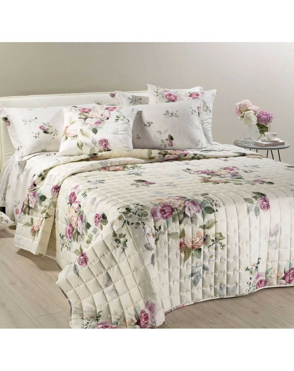 Mid-season quilted bedspread with roses and flowers in cotton satin